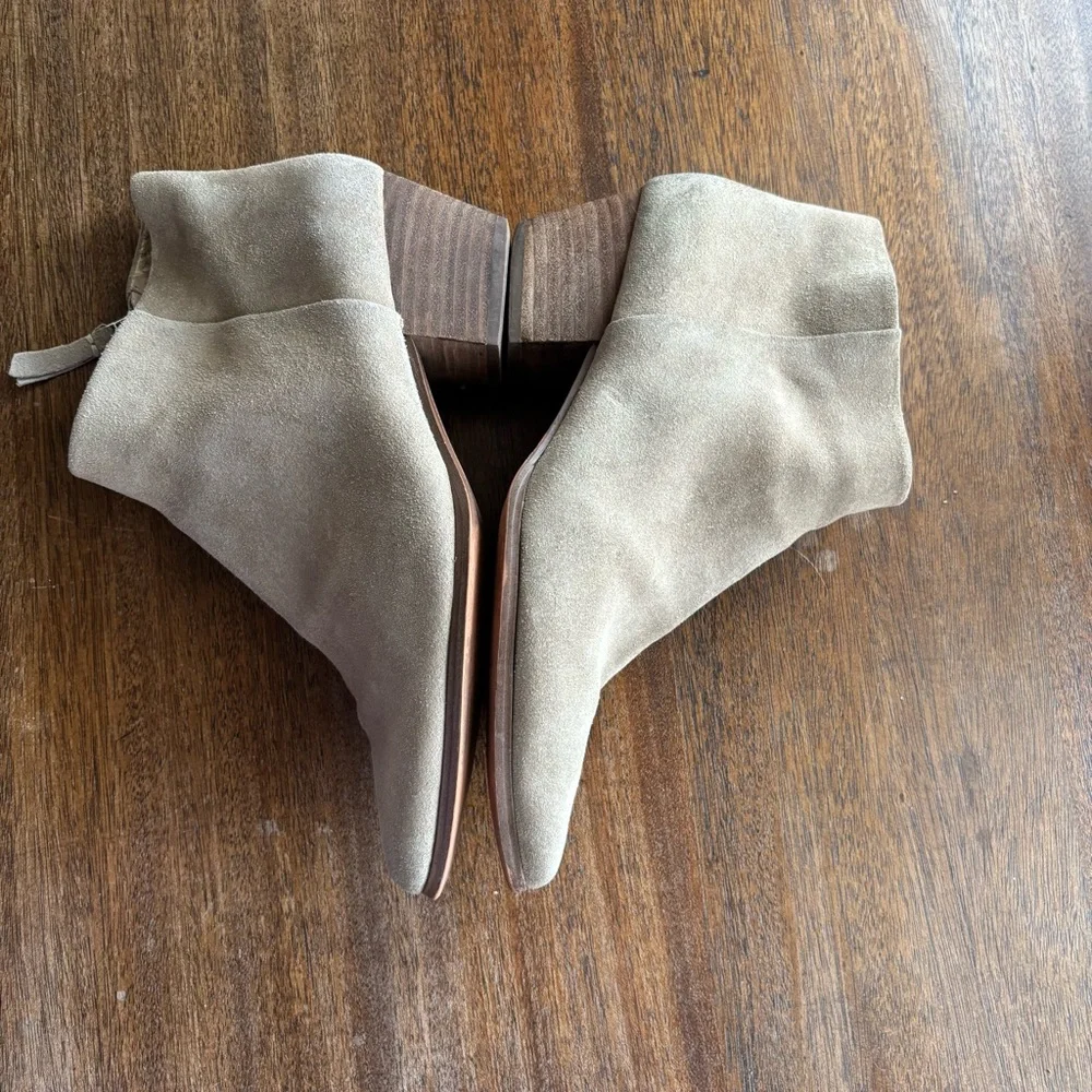 Banana Republic elegant suede